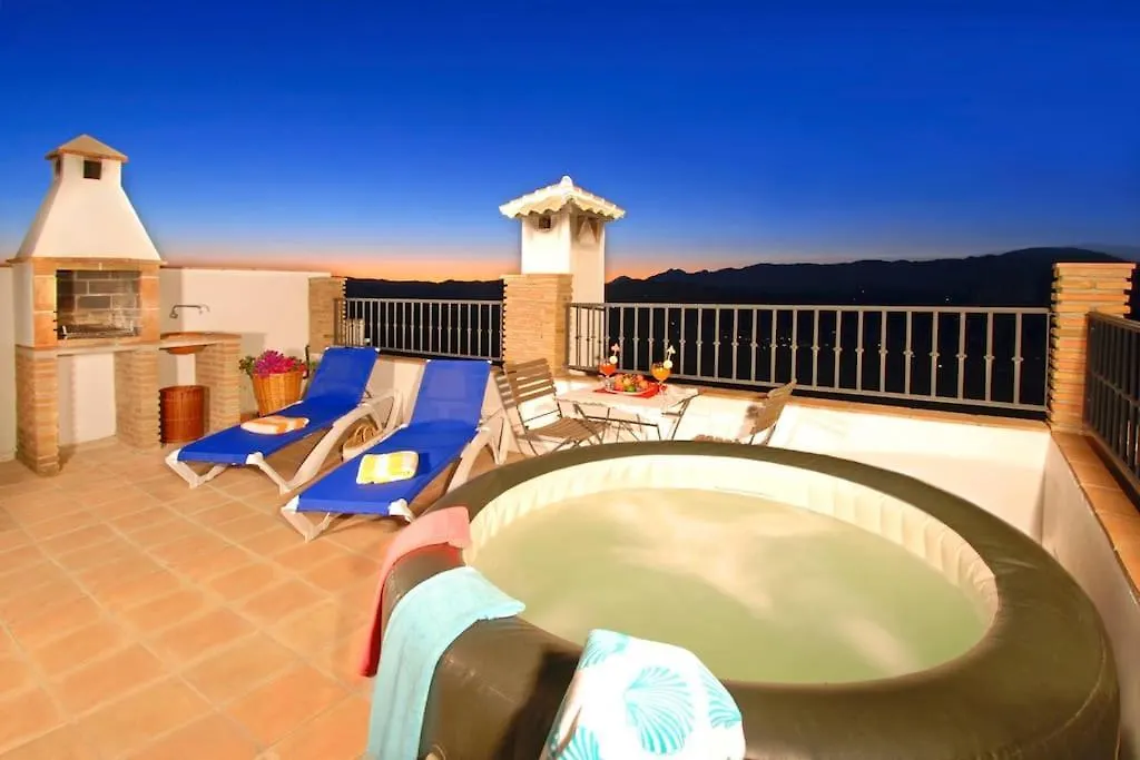 Casa Jose Comares -Beautiful Village House- Jacuzzi Included-Views-Bbq-Aircon-Wifi