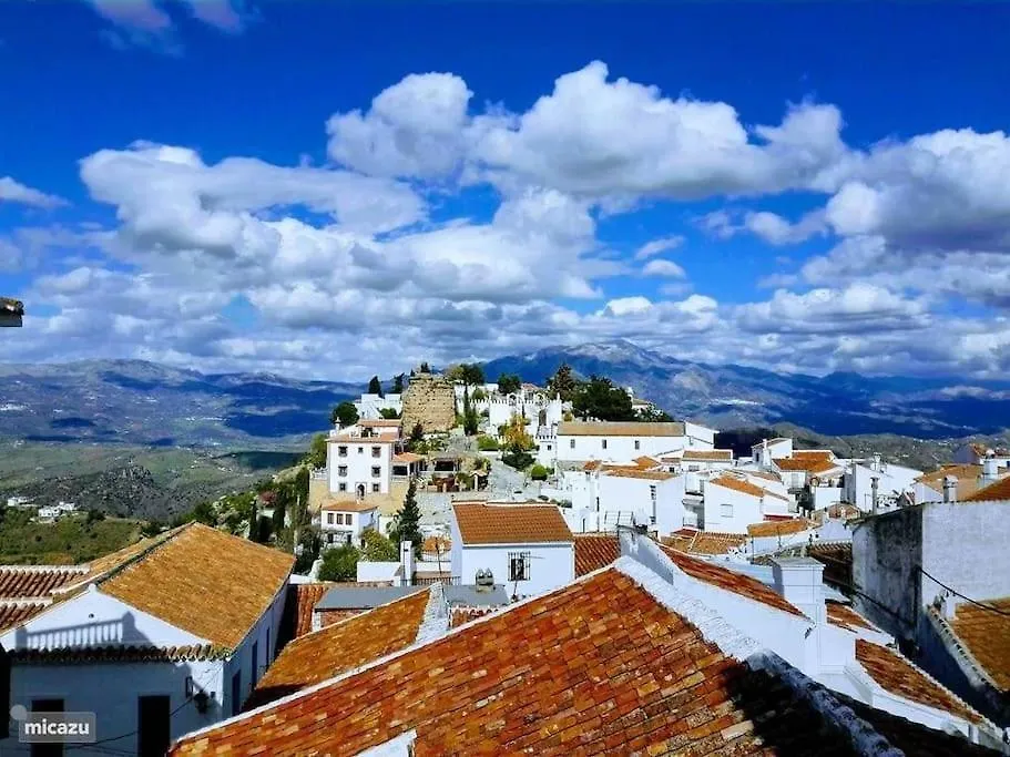 Casa Jose Comares -Beautiful Village House- Jacuzzi Included-Views-Bbq-Aircon-Wifi Spain