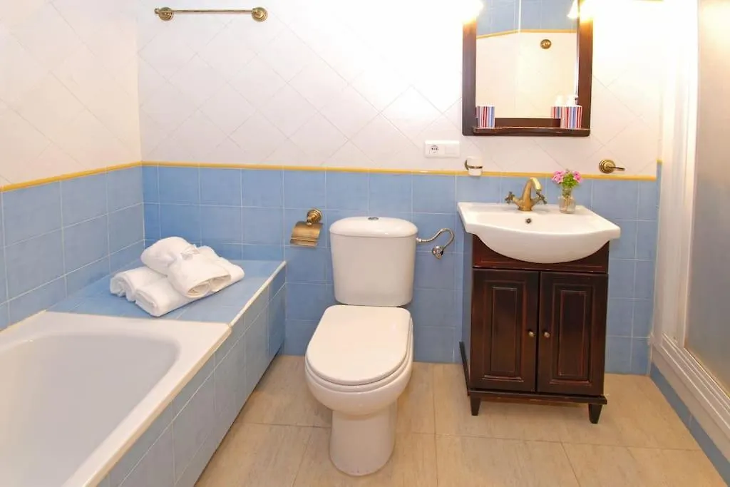 Casa Jose Comares -Beautiful Village House- Jacuzzi Included-Views-Bbq-Aircon-Wifi Holiday home