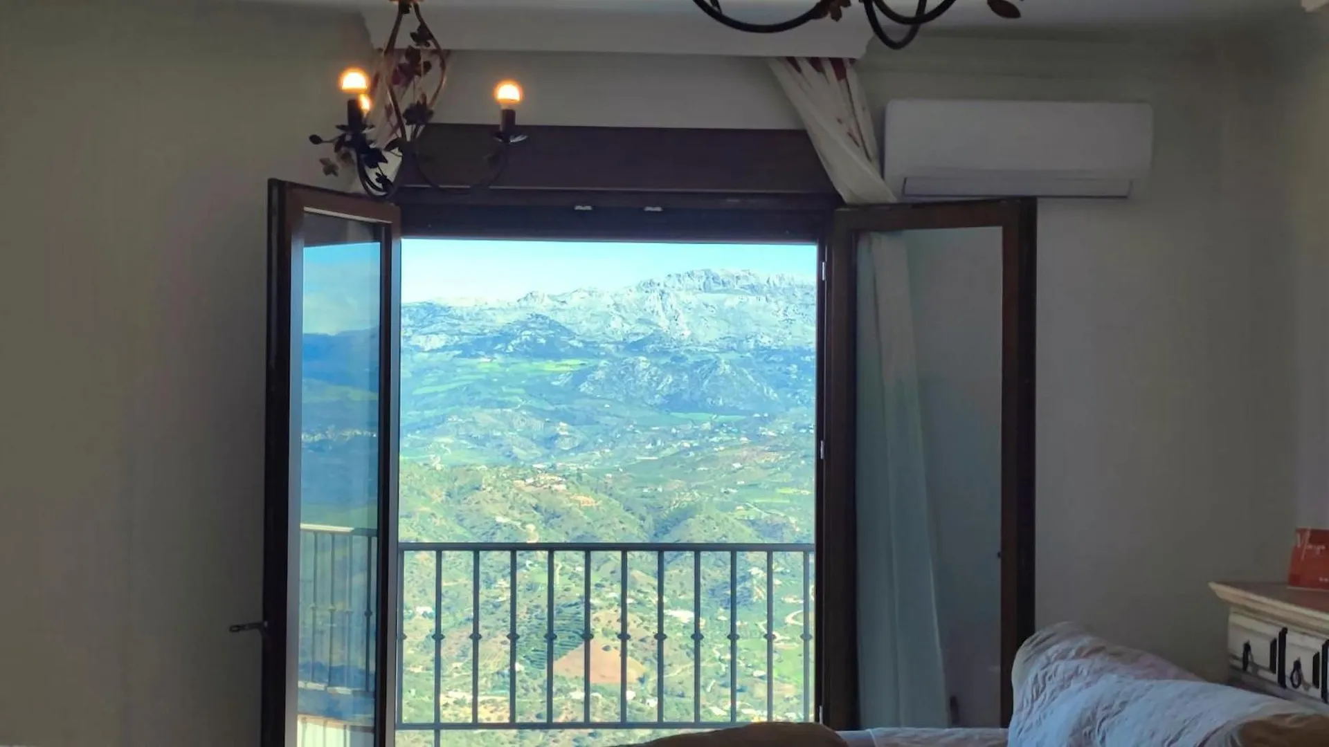 Holiday home Casa Jose Comares -Beautiful Village House- Jacuzzi Included-Views-Bbq-Aircon-Wifi