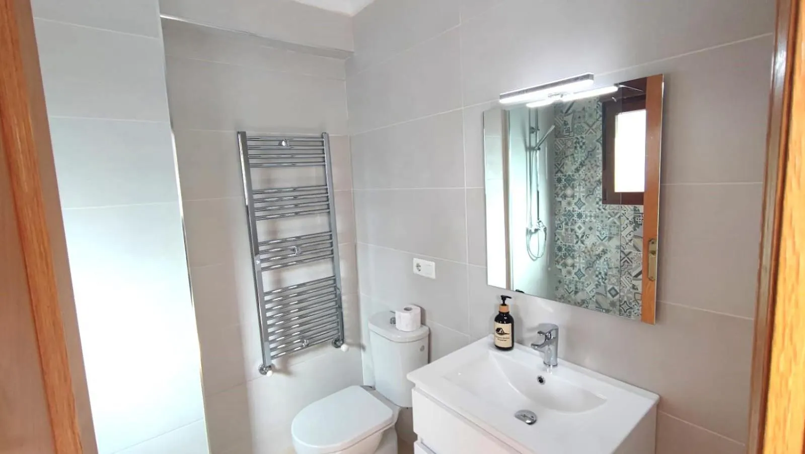 Casa Jose Comares -Beautiful Village House- Jacuzzi Included-Views-Bbq-Aircon-Wifi España